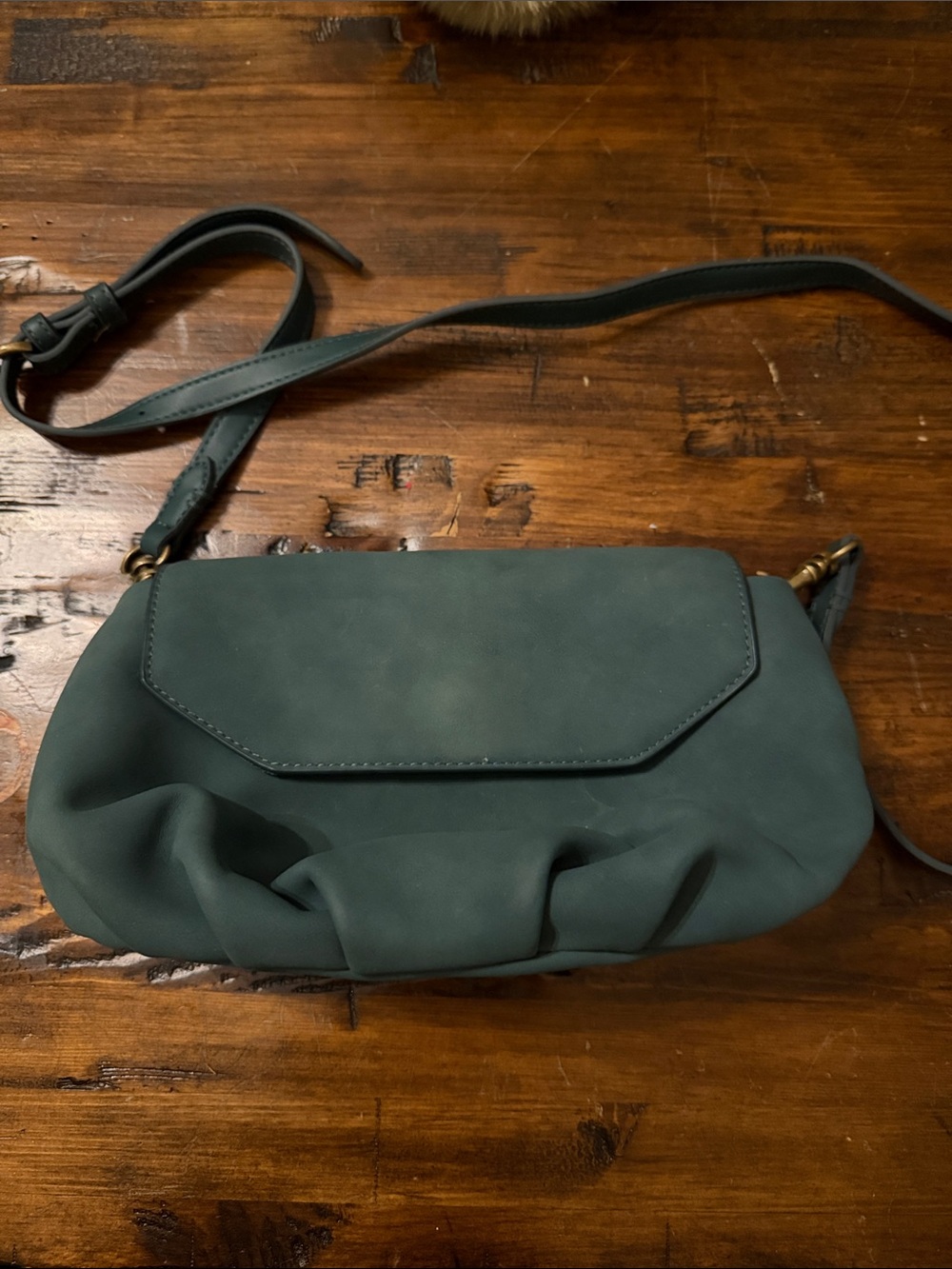 Women's Green Crossbody Shoulder Bag - Classic Everyday Style